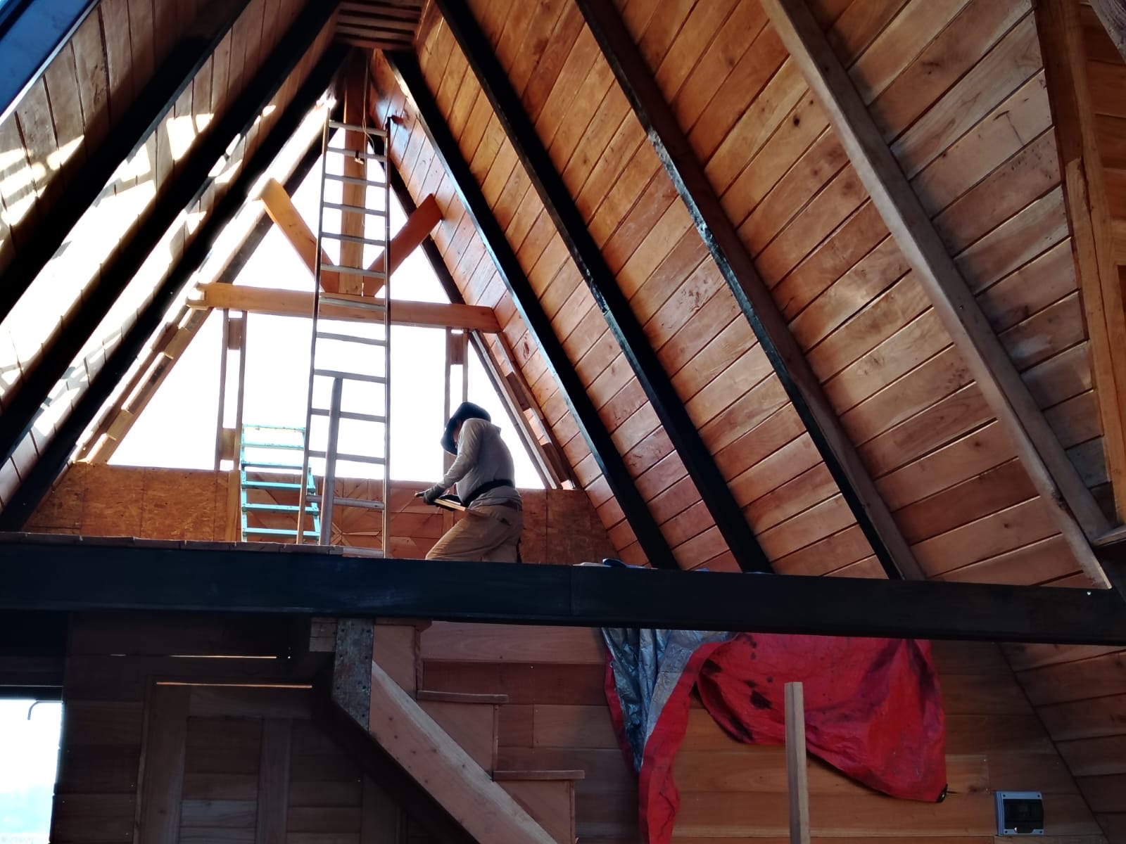 Interior de cabaña en madera